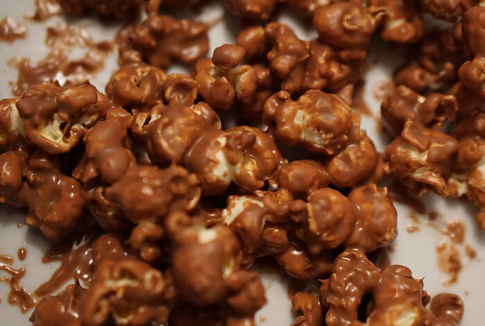 can dogs eat chocolate popcorn